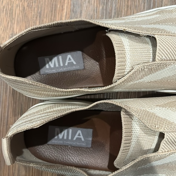 MIA sand camo tennis shoes - Picture 4 of 5